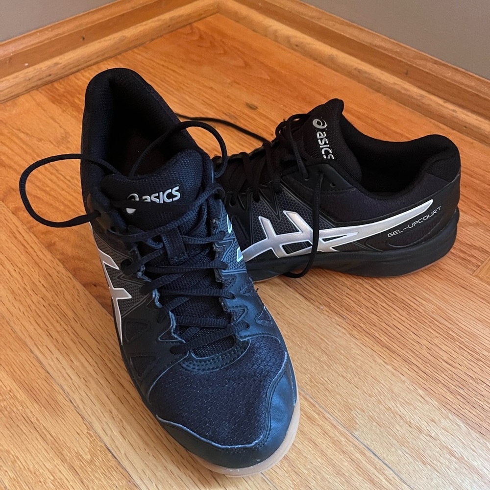 ASICS women volleyball shoes SZ 7.5